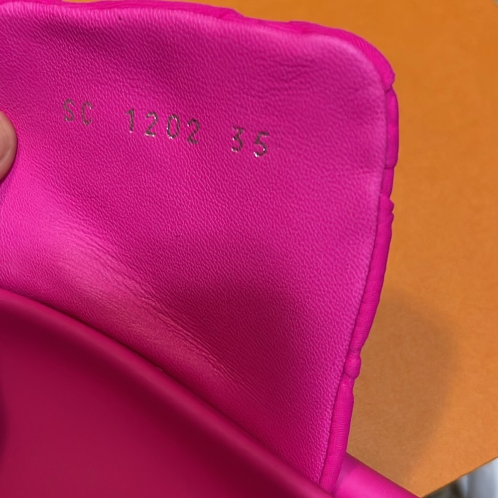 Louis Vuitton Pillow Vibrant Pink Embossed Slides - Picture 8 of 9